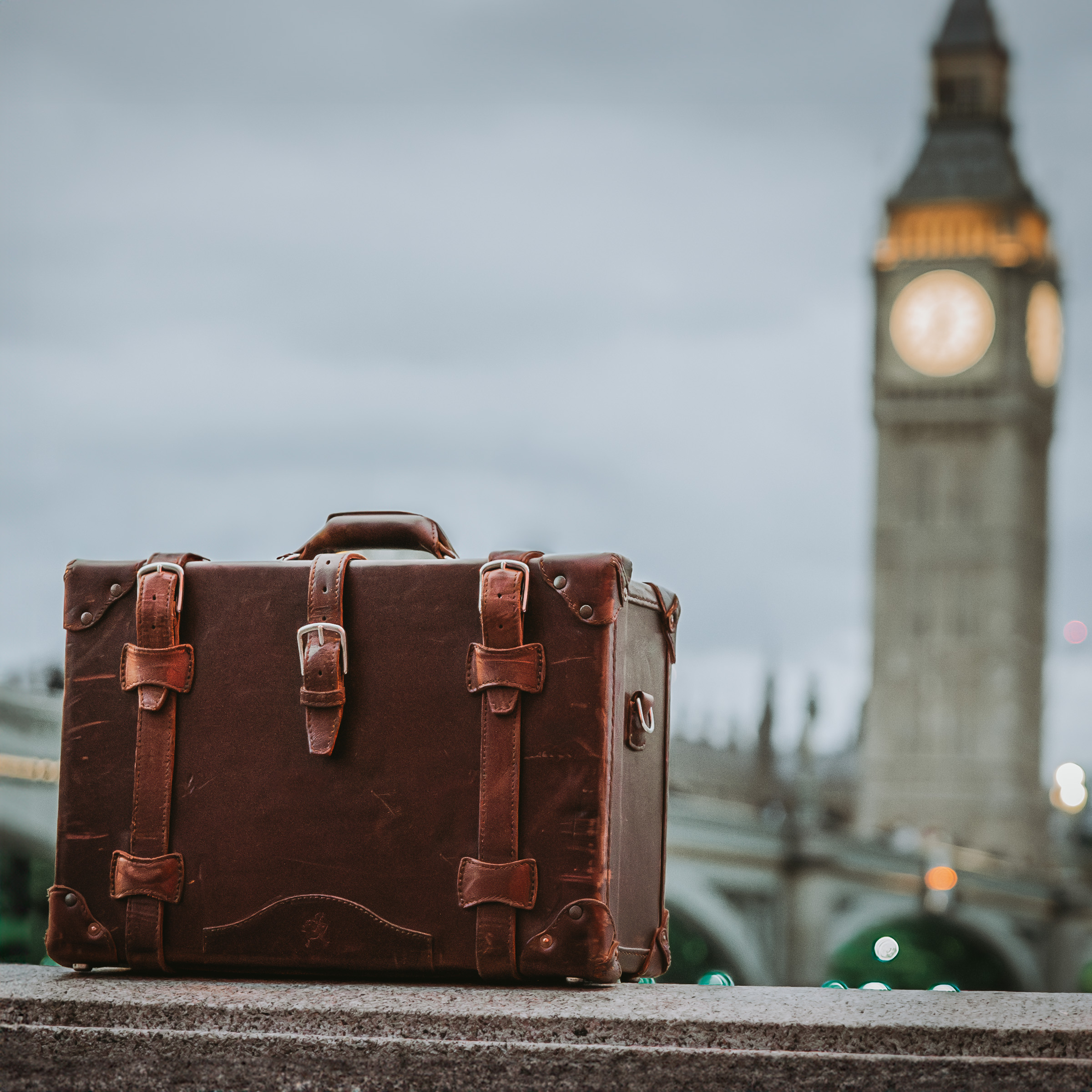The leather luggage is designed for durability and can hold everything a traveler needs for their trip. The valise is made with high quality, full grain leather and reinforced straps for added strength. It's the perfect choice for business travelers or anyone looking for a reliable carry-on bag.