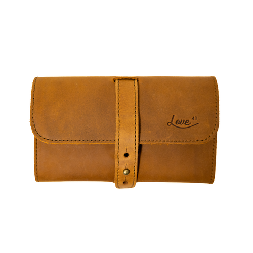 This is the front view of the tobacco leather cord organizer